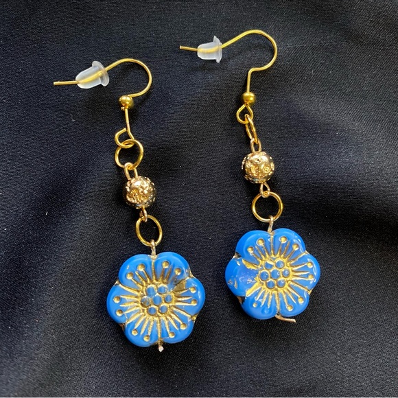 Blue Willow Boutique Earrings - Picture 1 of 4